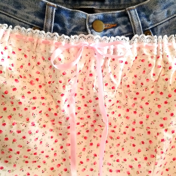 💐VINTAGE MODA INTERNATIONAL FLORAL TOP WITH MATCHING FLORAL CUFF JEANS 🌸💐 - Picture 12 of 13